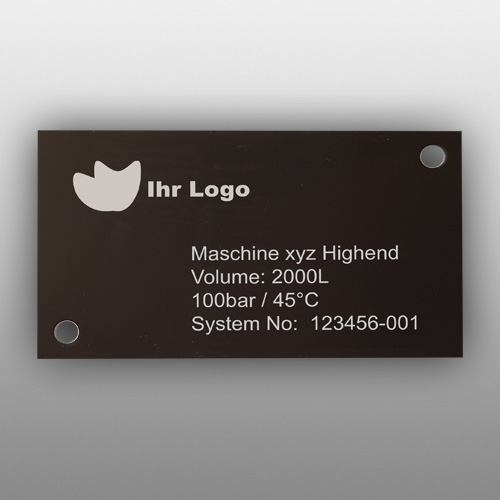 Typenschild aus schwarzem Aluminium mit Laserbeschriftung